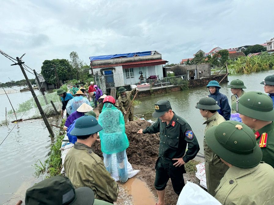 Lực lượng bảo vệ an ninh, trật tự ở cơ sở tham gia ứng phó bão lũ